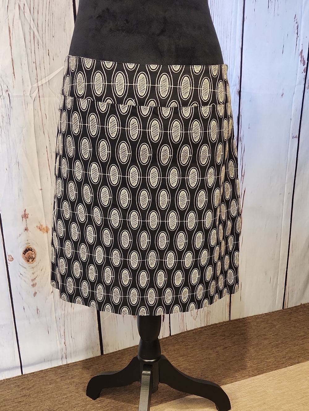 Ann Taylor Loft Embroidered Mini Skirt Sz 8 100% Cotton